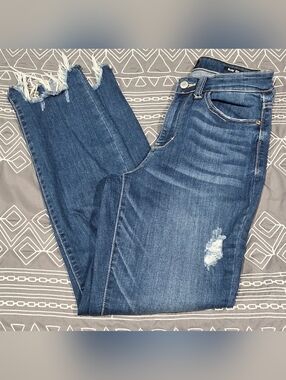 Judy Blue Midrise Slim Cropped Shark Bite Hem Jeans Size 3/26